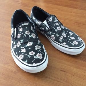 Vintage print slip on vans!!